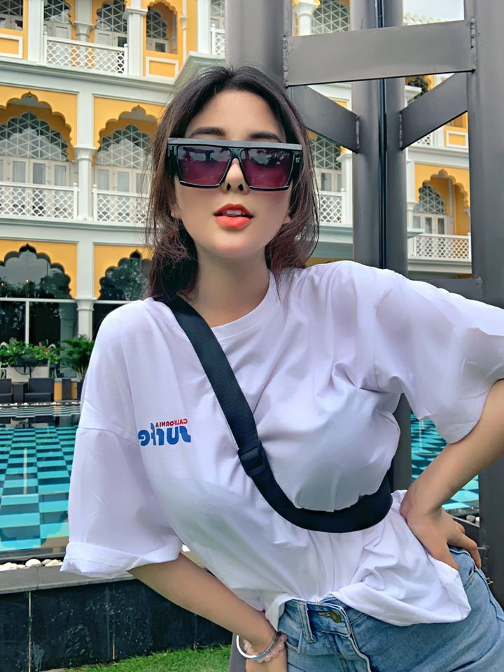 Mới đây, hot girl Võ Ngọc Trân đăng lên MXH một bức ảnh khoe dáng vô cùng mê mẩn.