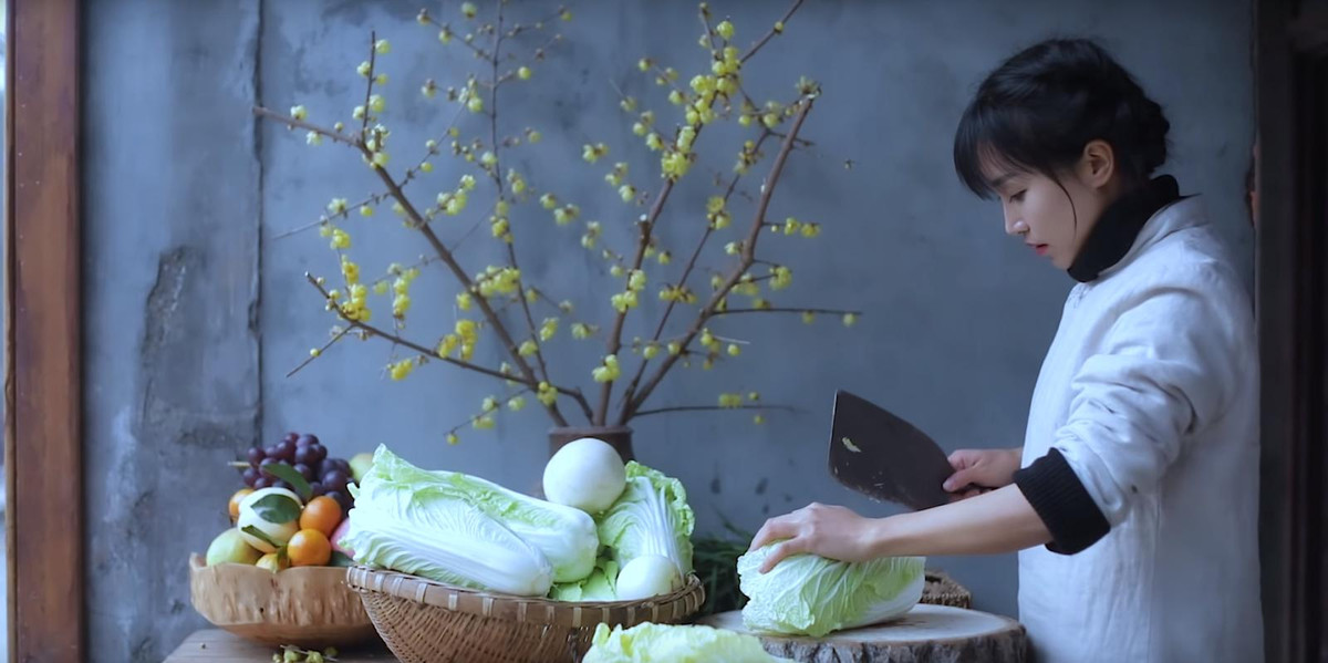 Sản phẩm gần nhất trên kênh YouTube được Lý Tử Thất đăng tải từ ngày 14/7. Bẵng đi hơn 1 tháng, cô chưa đăng thêm bất kỳ video mới nào khiến nhiều khán giả vô cùng sốt ruột.