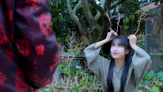 Cách đây chưa lâu, phía Lý Tử Thất còn có bài đăng thông báo cô phải đến đồn cảnh sát để trình báo vụ việc có người dùng danh nghĩa của cô để gửi tin nhắn giả mạo và lừa đảo khiến cộng đồng mạng xôn xao.