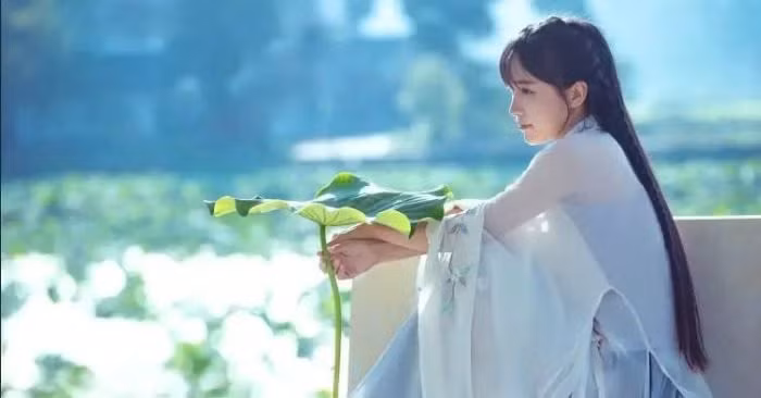 Ngoài ra, người trợ lý này cũng tiết lộ kênh YouTube của Lý Tử Thất sẽ tạm ngưng đăng video một thời gian để điều chỉnh. Dù vậy, cô vẫn sử dụng mạng xã hội để cập nhật cho người hâm mộ về cuộc sống thường ngày của mình.