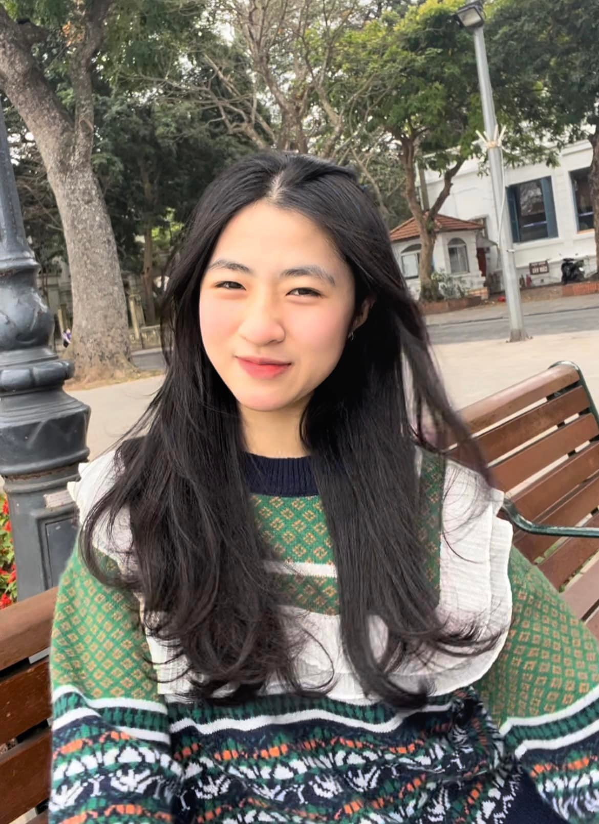 Trở về với đời thường, ngoài học tập, Mai Thiên còn siêng năng học hỏi nhiều tài lẻ khác như nấu ăn, làm bánh, chơi đàn…