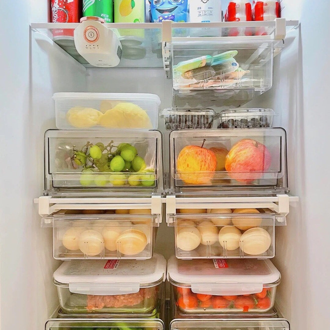 Các nguyên liệu đều được phân thành từng loại khác nhau, đựng trong những chiếc hộp trong suốt.