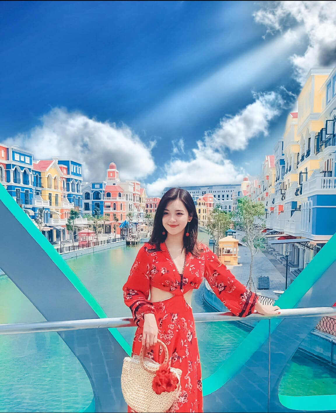 “Hot girl dân tộc” thừa nhận, cô từng là người có quan niệm cứng nhắc về hôn nhân, rằng luôn phải gìn giữ hôn nhân bằng mọi giá để con cái có đủ cả bố và mẹ. Tuy nhiên, giờ đây quan điểm đó của cô đã thay đổi. Cô muốn bản thân sống hạnh phúc để lan tỏa nguồn năng lượng tích cực cho con.