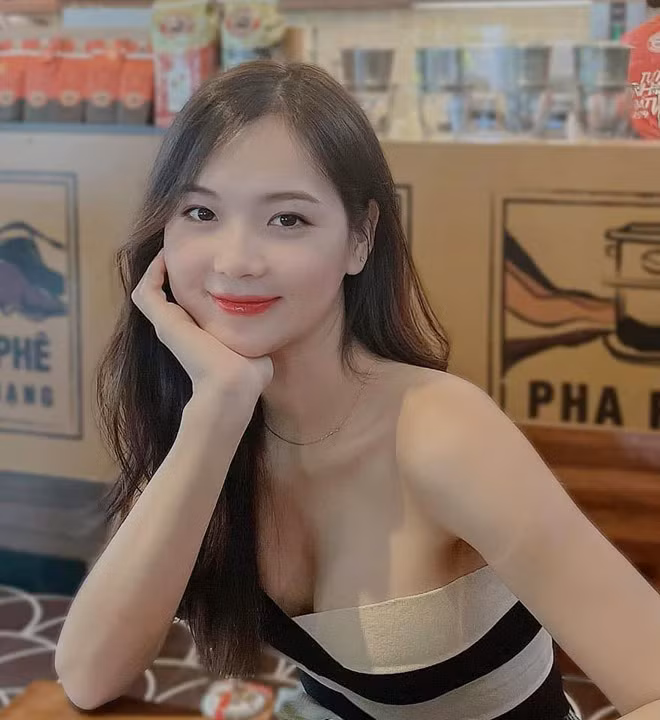 Từ chuyện tình yêu đẹp như mơ với ông xã doanh nhân, đám cưới đẹp như cổ tích cho đến 2 lần “vượt cạn” hạ sinh 2 cậu quý tử kháu khỉnh, đáng yêu, Lê Thu Hương đều gây chú ý.