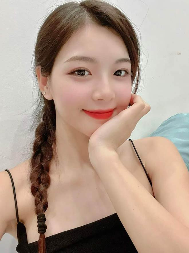 “Mình nghĩ, phụ nữ dù kết hôn hay không kết hôn thì vẫn luôn mong muốn bản thân xinh đẹp và thành công. Là người vừa đổ vỡ hôn nhân, mình càng cảm nhận rõ, phụ nữ cần tự tin và tự chủ cuộc sống của mình, như vậy mới không bị đổ gục trước cuộc đời giông bão. Chúng ta cần mạnh mẽ để những người yêu thương mình không phải lo lắng. Và phụ nữ xinh đẹp và tích cực sẽ mang đến nguồn cảm hứng sống cho mọi người xung quanh”, Thu Hương nói.