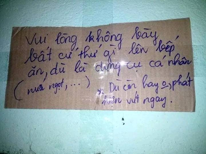 Vui lòng không bày bất cứ thứ gì lên kệ bếp ăn, dù là dụng cụ cá nhân, dù còn hay không phát hiện vứt ngay.