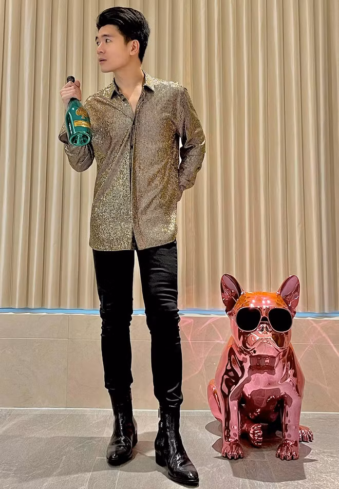 Trên trang cá nhân của mình, ngoài những bài đăng liên quan đến công việc, Quang Vinh cũng thường xuyên lên sóng những ảnh ọt cuộc sống thường ngày.