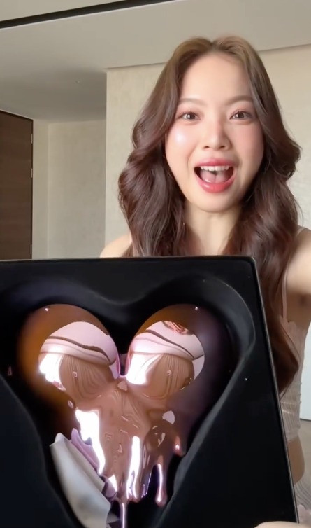 Điều đặc biệt là sản phẩm nội y mà Saga thử nghiệm không giống những mẫu thống mà chúng ta vẫn quen thấy.