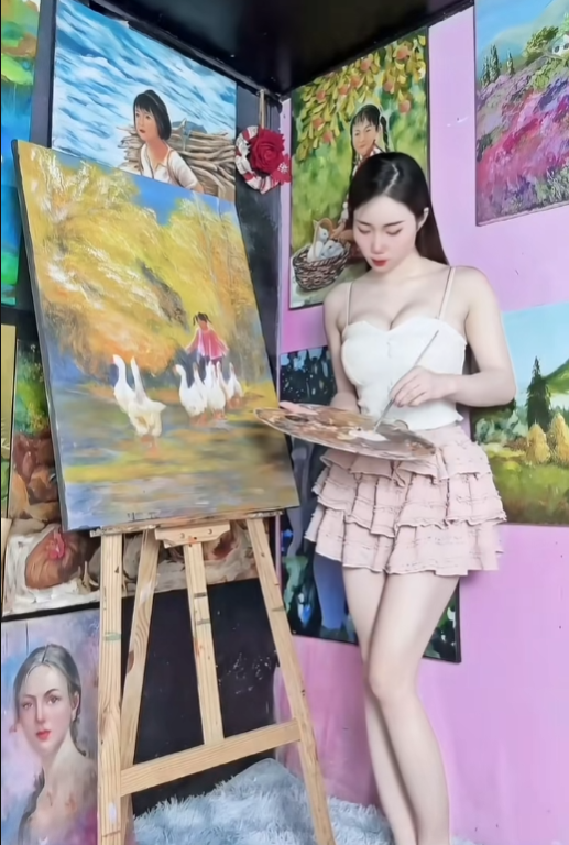 Vốn là một sinh viên ngành mỹ thuật, Hồng Nhung ART đã khéo léo kết hợp thêm lợi thế ngoại hình để biến các “tác phẩm” của cô nàng trở nên cuốn hút.