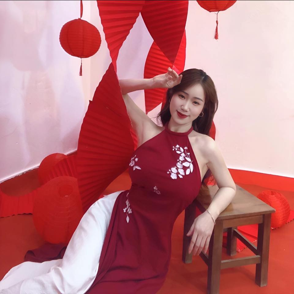 Nữ TikToker này không chỉ thể hiện sự khéo léo trong từng nét vẽ mà còn biết cách chọn những chủ đề sáng tạo, kết hợp hiệu ứng ánh sáng, âm nhạc để khiến mỗi video trở thành một “bữa tiệc thị giác” thực thụ.