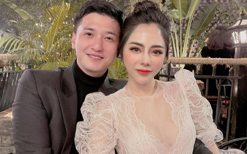 Mặc dù cả 2 đều đã lên tiếng khẳng định rằng status chia tay không phải do Huỳnh Anh đăng mà vì rơi điện thoại nhưng netizen vẫn bán tín bán nghi về sự việc.