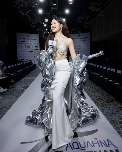 Thanh Huyền được mệnh danh nữ MC sở hữu hình thể đẹp nhất VTV với chiều cao nổi bật 1m70 cùng số đo lý tưởng 85-61-89 cm và đôi chân dài 1m1.