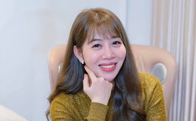 Thế nhưng mới đây, Diệp Chi gây chú ý khi tiết lộ kế hoạch muốn nghỉ hưu sớm. Cô viết: "Đã hơn 1 lần mình thổ lộ trên Facebook về kế hoạch nghỉ hưu sớm và cùng con chu du các miền đất mới. Không hề viễn tưởng đâu, mình đang dần chuẩn bị cho ngày đó rồi. Mình sắp sửa bước sang tuổi 37, thời gian trôi vèo chẳng mấy chốc mà tuổi 50, 60 ập đến. Người ta cứ nói hãy sống hết mình cho hiện tại nhưng không có nghĩa là không chuẩn bị cho tương lai...