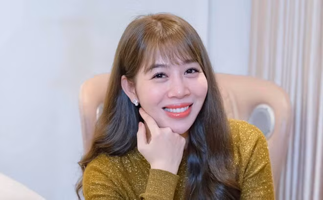 Thế nhưng mới đây, Diệp Chi gây chú ý khi tiết lộ kế hoạch muốn nghỉ hưu sớm. Cô viết: "Đã hơn 1 lần mình thổ lộ trên Facebook về kế hoạch nghỉ hưu sớm và cùng con chu du các miền đất mới. Không hề viễn tưởng đâu, mình đang dần chuẩn bị cho ngày đó rồi. Mình sắp sửa bước sang tuổi 37, thời gian trôi vèo chẳng mấy chốc mà tuổi 50, 60 ập đến. Người ta cứ nói hãy sống hết mình cho hiện tại nhưng không có nghĩa là không chuẩn bị cho tương lai...