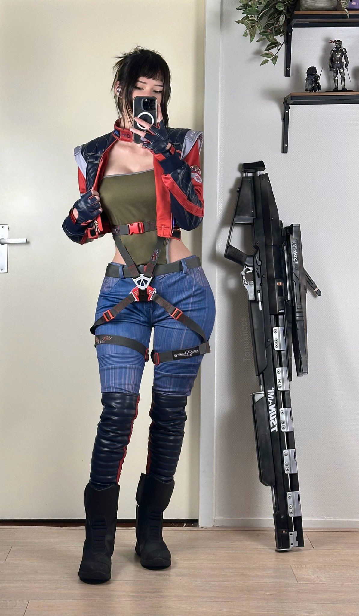 Đã không ít lần nữ coser “chơi lớn”, khoe trọn các đường cong nhạy cảm bằng nhiều tư thế quyến rũ, khiến ai cũng phải “đỏ mặt” thích thú ngay từ cái nhìn đầu tiên.