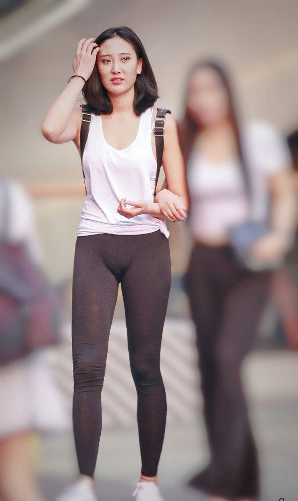 Những item "ruột" được mặc khi chơi các môn thể thao hay tới phòng tập được ưu ái diện khi xuống phố.