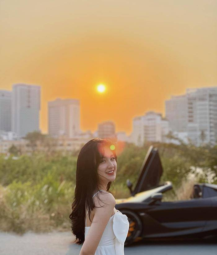 Hoàng Linh cho hay: "Nếu bạn đang có ý định giảm cân và băn khoăn không biết học môn võ nào thì Muay Thái là lựa chọn hàng đầu hiện nay. Bởi các bài tập chuẩn của Muay Thái có thể đốt cháy 1000 calo trong một giờ tập luyện. Điều này giúp cắt giảm tối đa lượng mỡ thừa của cơ thể...