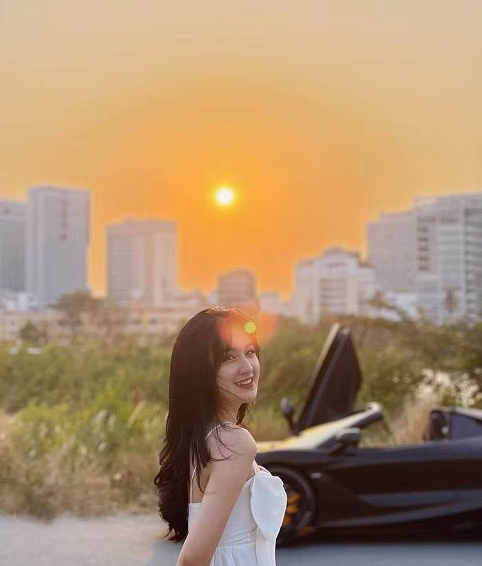 Hoàng Linh cho hay: "Nếu bạn đang có ý định giảm cân và băn khoăn không biết học môn võ nào thì Muay Thái là lựa chọn hàng đầu hiện nay. Bởi các bài tập chuẩn của Muay Thái có thể đốt cháy 1000 calo trong một giờ tập luyện. Điều này giúp cắt giảm tối đa lượng mỡ thừa của cơ thể...