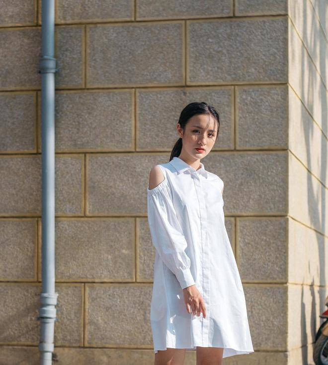 Nếu tập liên tục trong khoảng 2 tháng kết hợp chế độ dinh dưỡng khoa học, bạn nữ có thể giảm được số lượng lớn trọng lượng cơ thể - khoảng từ 10kg đến 15kg. Còn đối với các bạn nữ đã có thân hình tương đối gọn gàng và khỏe mạnh, việc tập luyện Muay Thai sẽ giúp tăng cường sự dẻo dai và săn chắc". Người đẹp Hà thành sinh năm 2000 cho biết thêm.