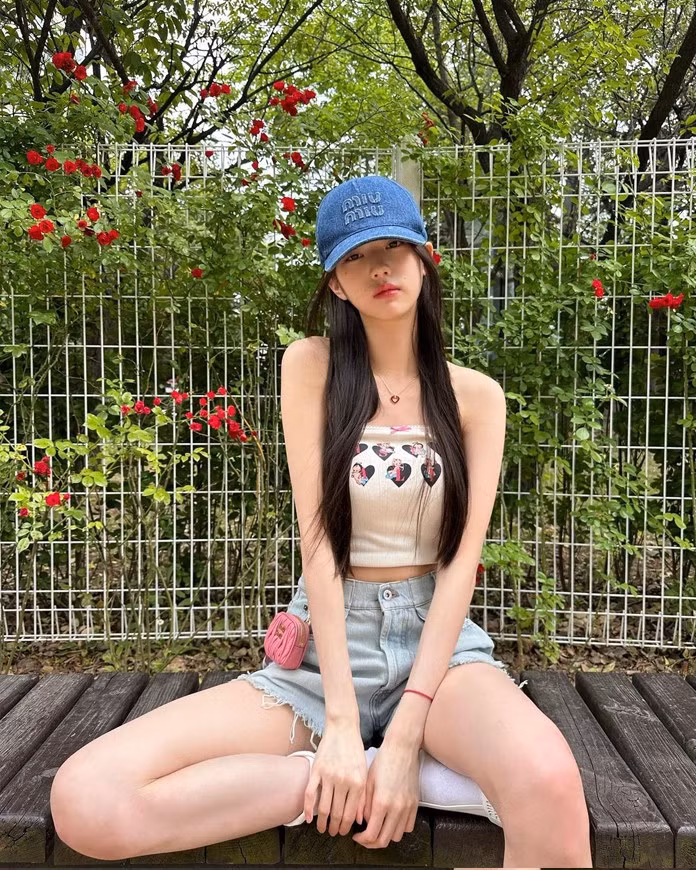 Dưới phần bình luận, người hâm mộ tấm tắc khen ngợi vóc dáng đẹp của Won Young và ví Won Young giống như "Búp bê Barbie đời thực".