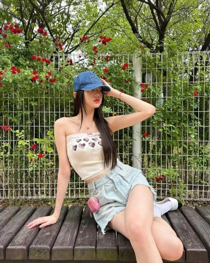 Trước đó, một số hình ảnh chụp vội của fan, nhiều người cũng bày tỏ sự hâm mộ dành cho Won Young vì cô may mắn có được vóc dáng đẹp "trời ban".