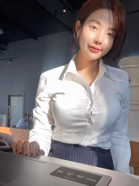 Là giáo viên tại trường tiểu học Ban Huai Ya Kheua, công việc của Anny vốn đã rất bận rộn. Tuy nhiên, cô luôn dành thời gian để tập luyện và duy trì lối sống lành mạnh.