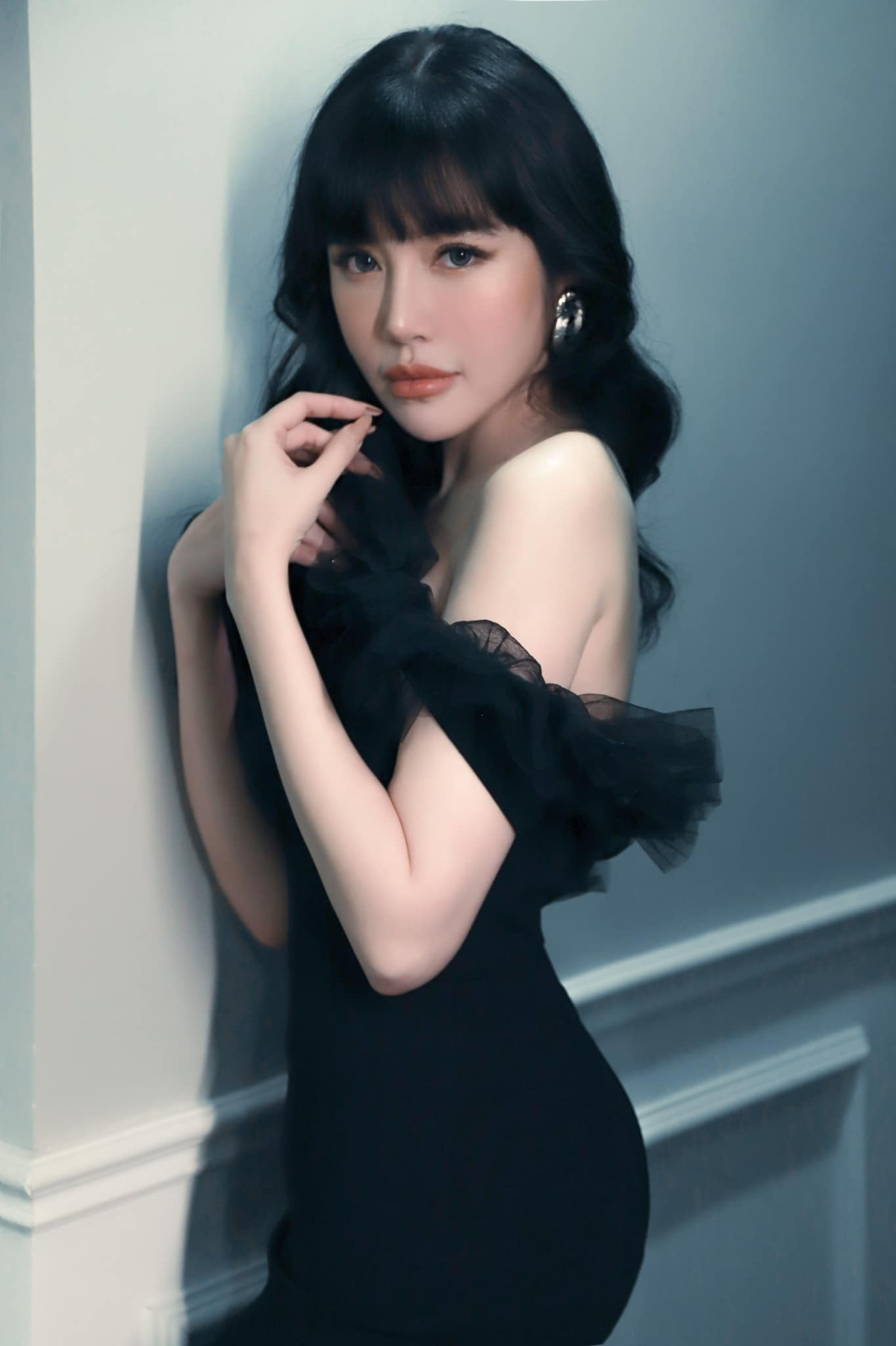 Chính bởi vậy, mọi nhất cử nhất động của Elly Trần từ vụ việc tố chồng Tây đều được netizen cập nhật.