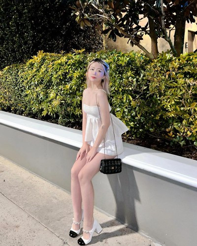 Sau khi đi du học, nữ sinh ngày càng táo bạo trong phong cách ăn mặc.