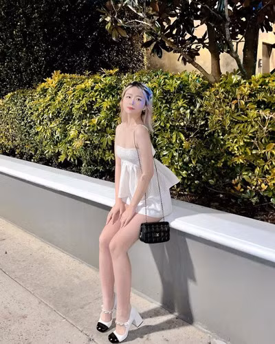 Sau khi đi du học, nữ sinh ngày càng táo bạo trong phong cách ăn mặc.