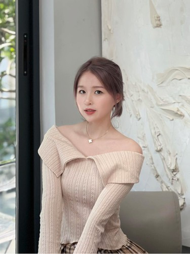 Một netizen bình luận: "Video nào cũng phải nói giá tiền để làm gì nhỉ". Ngay lập tức, nữ rich kid đáp trả: "Dạ vì nhiều người muốn biết đó ạ".