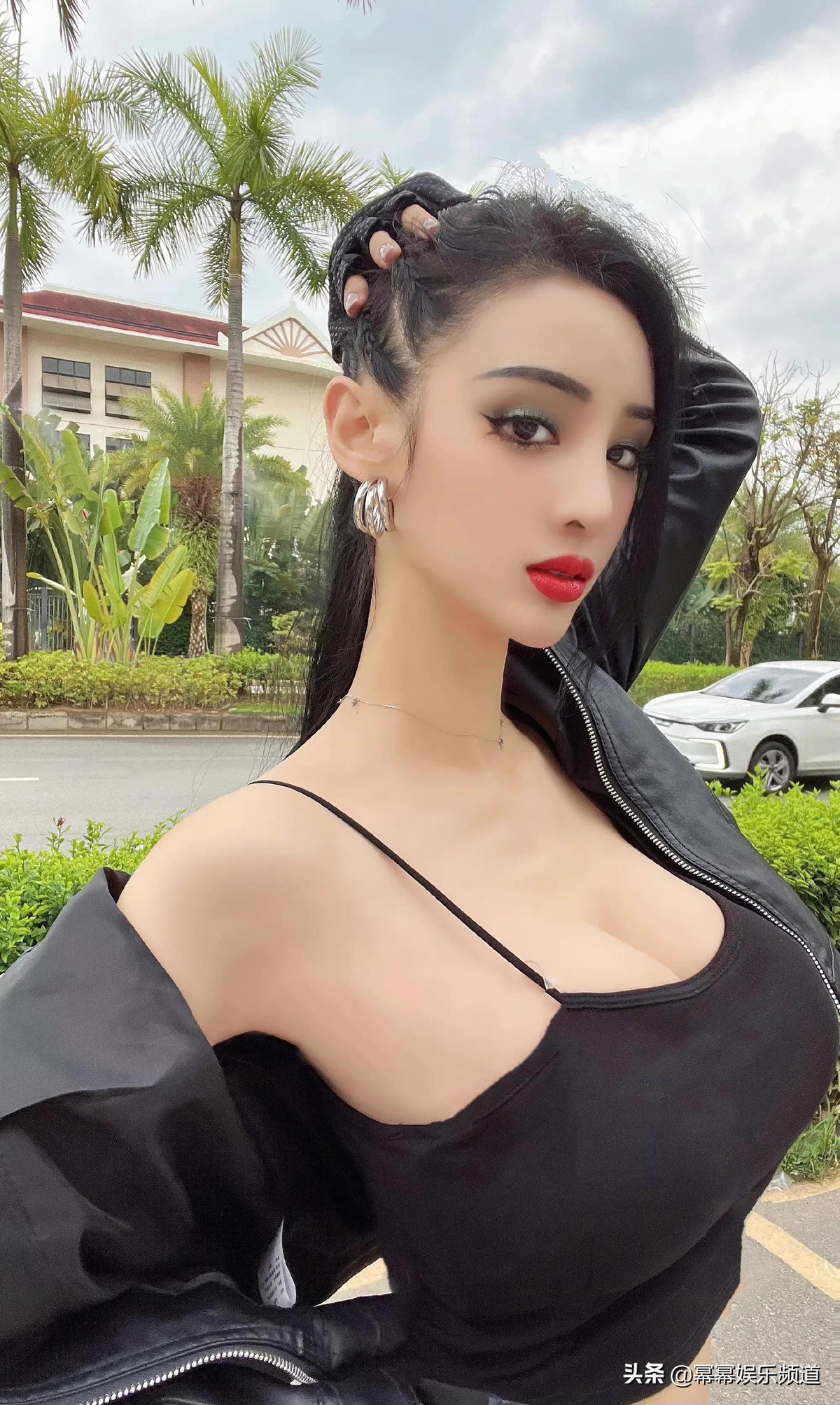 Dáng người cao và cấu trúc khung xương nhỏ, cộng với việc chăm chỉ luyện tập ballet nhiều năm qua giúp Wu Chun Yi có được vóc dáng lý tưởng.