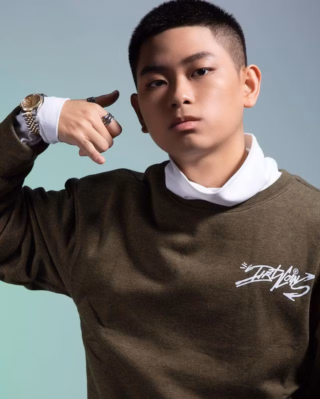 Bên cạnh độ chịu chơi, Gia Kỳ được đánh giá rất thân thiện và thoải mái, luôn sẵn sàng dành thời gian trò chuyện, tâm sự với mọi người.