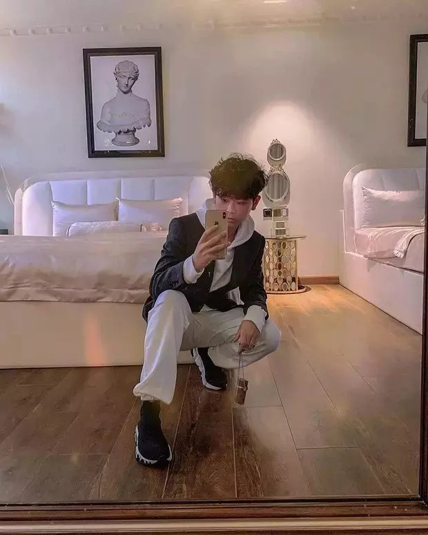 Nổi tiếng từ việc đặt vé hạng C để được ngồi cạnh thần tượng Ngọc Trinh, Gia Kỳ bỗng nổi tiếng trên MXH.