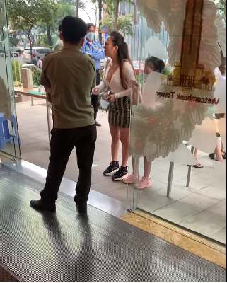 "Chị đại quận 4" có tên N.T.N (34 tuổi) thời gian qua nổi tiếng khắp mạng xã hội với những hành động sai trái như ra đường ngày giãn cách xã hội, chống đối người thi hành công vụ hay không đeo khẩu trang phòng chống dịch.