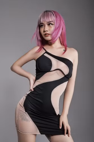 Mới đây, một đoạn clip ngắn trên nền tảng Reels của facebook về màn quấn khắn tắm nhảy "meo meo meo" của Linh Miu đang leo top trending.