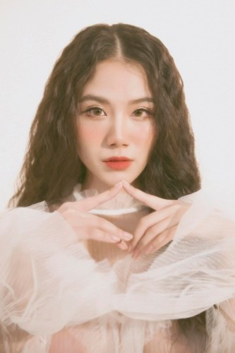 Tuy nhiên, Linh Miu lưu ý rằng những thành công dễ đạt được thường không kéo dài. Việc khoe thân trên Facebook chỉ giới hạn trong thế giới ảo và khó được tham gia các chương trình truyền hình. Điều này là điều mà những hot girl không thể đoán trước được.