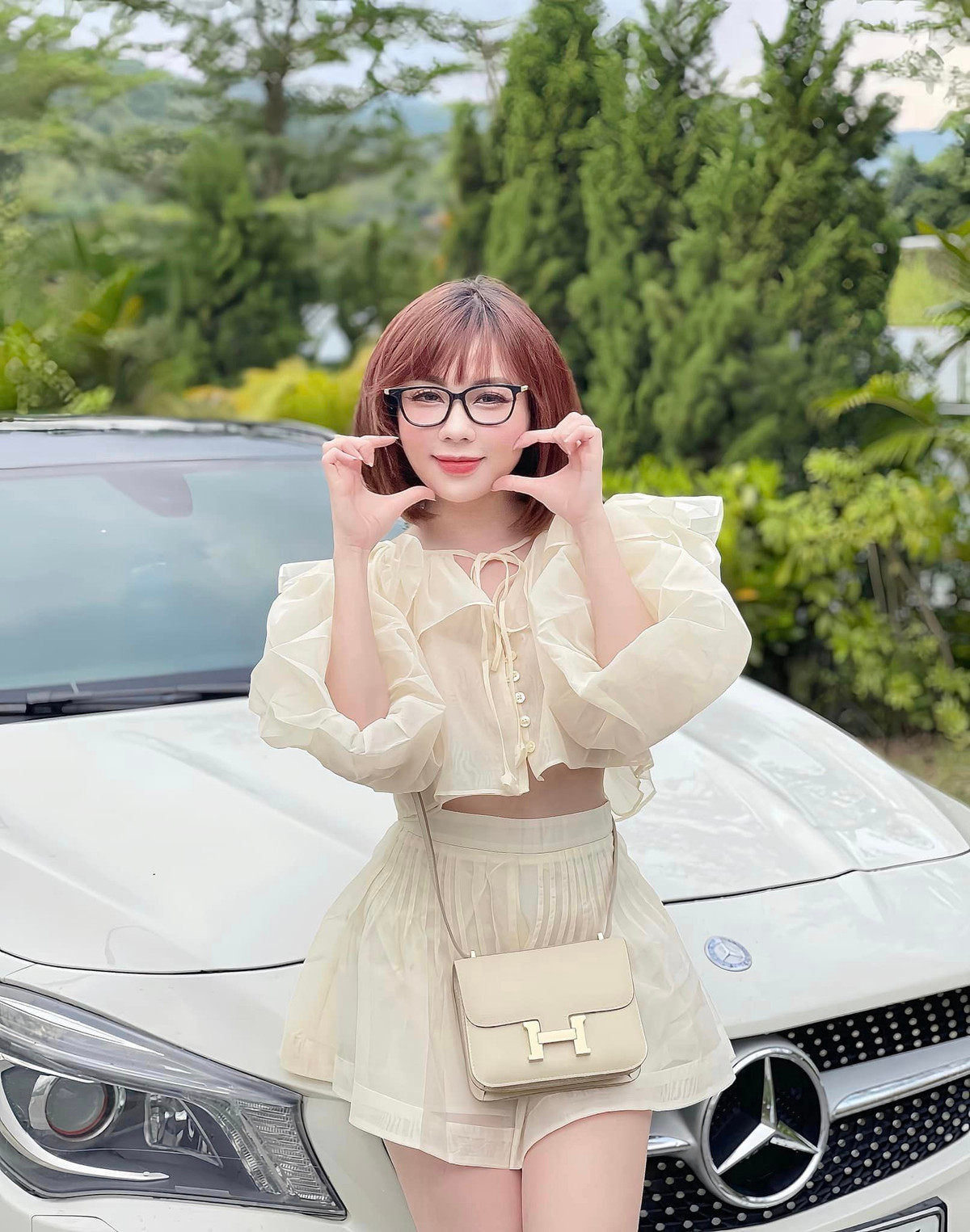 Ngoài câu chuyện hôn nhân đổ vỡ một thời từng "gây bão" làng giải trí, nhan sắc xinh đẹp cùng phong cách ăn mặc ấn tượng của Âu Hà My cũng là yếu tố giúp cô nổi tiếng.