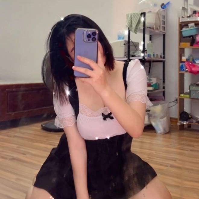 Qua mạng xã hội, Mai Phương quen được một chàng trai – đó là mối tình đầu của cô. Chàng trai ấy dành cho cô nhiều lời ngon tiếng ngọt, nói yêu cô ngay cả khi cô béo mập. Tưởng đâu có được tình yêu đẹp, nào ngờ, Mai Phương bị mối tình đầu lừa cả tình cảm lẫn tiền bạc.