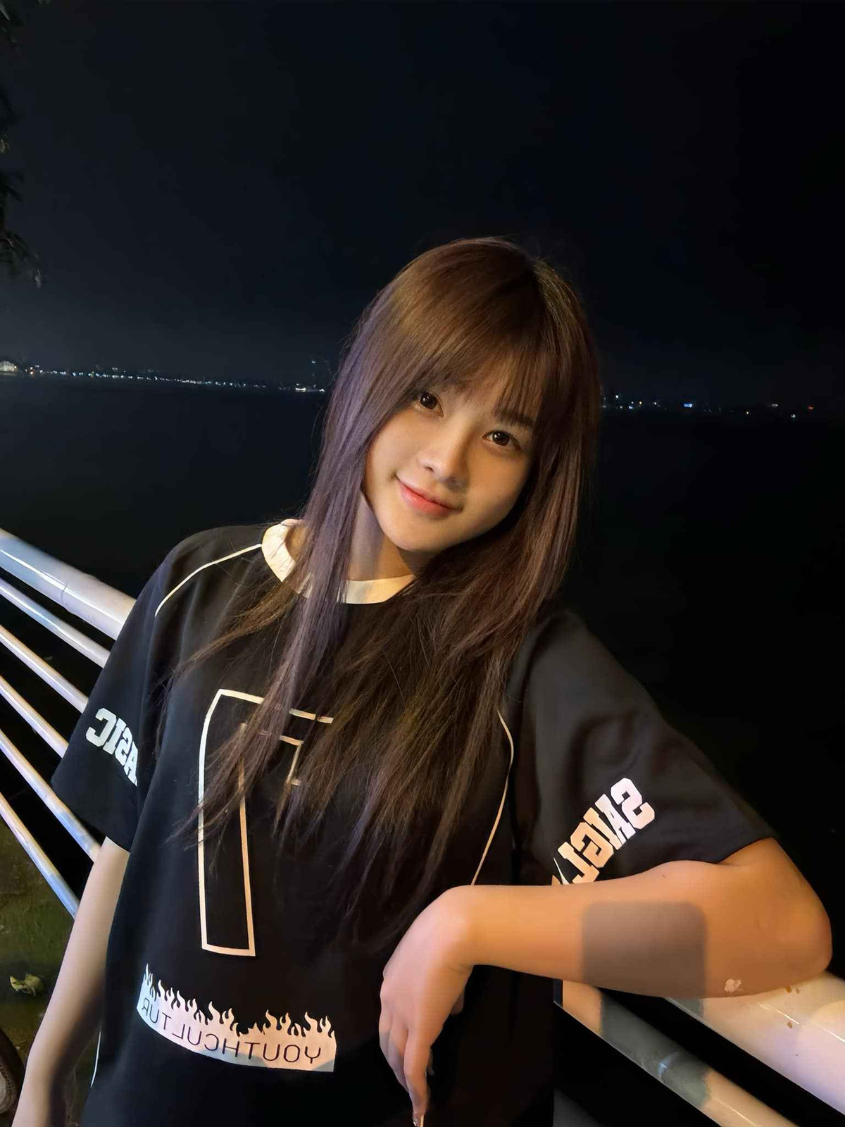 Chẳng cần đầu tư những bộ cánh body, khoe trọn đường cong, nữ streamer Liên Quân chỉ cần "nhờ" AI chỉnh ảnh là có ngay những khoảnh khắc hiếm có khó tìm.