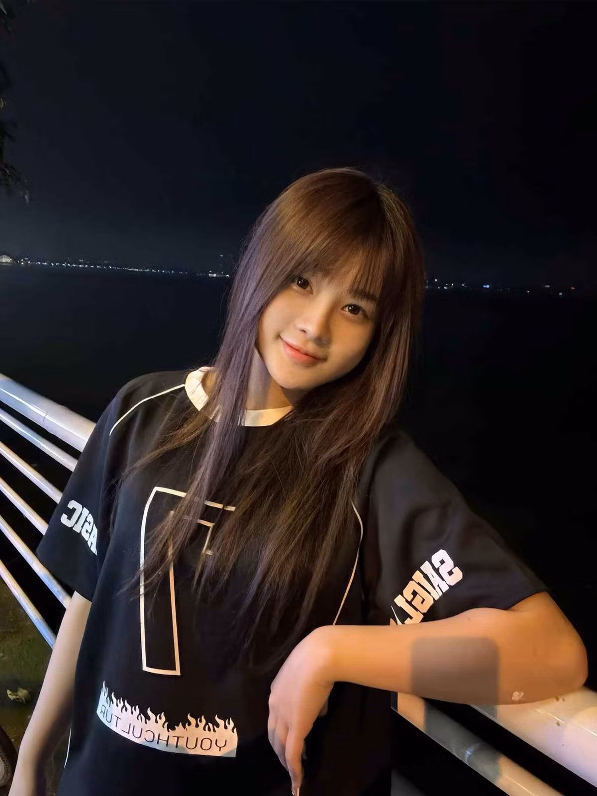 Chẳng cần đầu tư những bộ cánh body, khoe trọn đường cong, nữ streamer Liên Quân chỉ cần "nhờ" AI chỉnh ảnh là có ngay những khoảnh khắc hiếm có khó tìm.