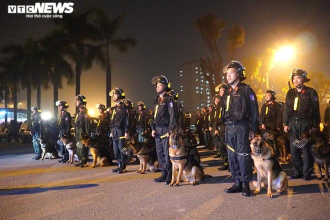 130 chiến sĩ sử dụng 90 chó nghiệp vụ cũng sẵn sàng đáp ứng mọi mệnh lệnh từ cấp trên giao phó.