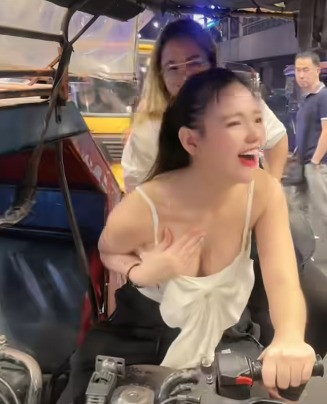 Trong đó, mỗi khi cô nàng hot girl khoe body nóng bỏng là một lần bùng nổ viral.