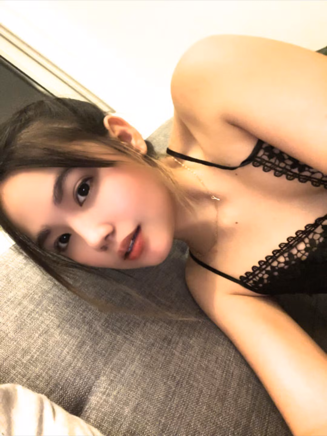Được biết, nàng hot girl vừa xuất hiện với phiên bản Pikachu có tên Frincess. Cô nàng xây dựng định hướng phong cách gợi cảm, quyến rũ.