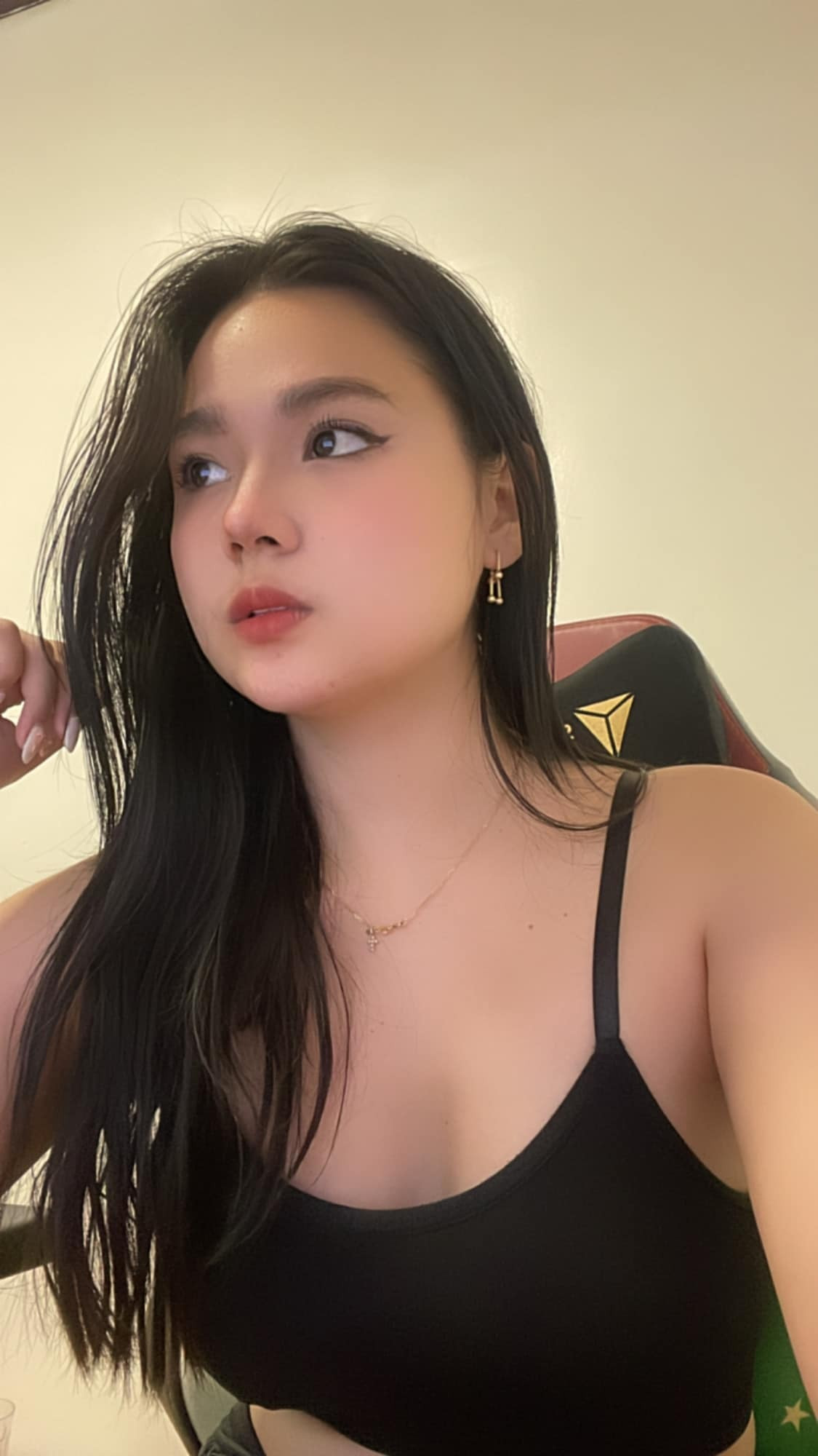 Mặc dù cosplay luôn là một hình thức nghệ thuật đầy sáng tạo và thú vị, nhưng sự kết hợp giữa hình ảnh Pikachu dễ thương và trang phục gợi cảm đã tạo ra không ít ý kiến trái chiều.