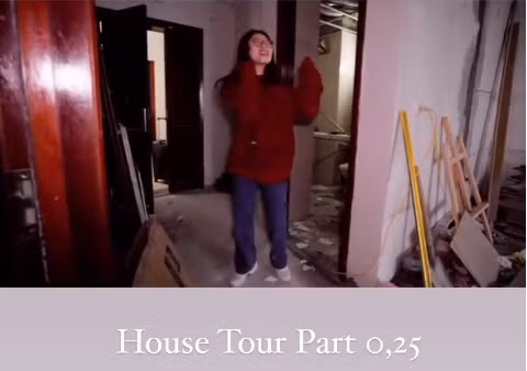 Dưới sự giúp sức của "giám sát thi công" bố, căn nhà của Khánh Vy sẽ chỉ mất thêm khoảng nửa tháng đến 1 tháng nữa là hoàn thành.