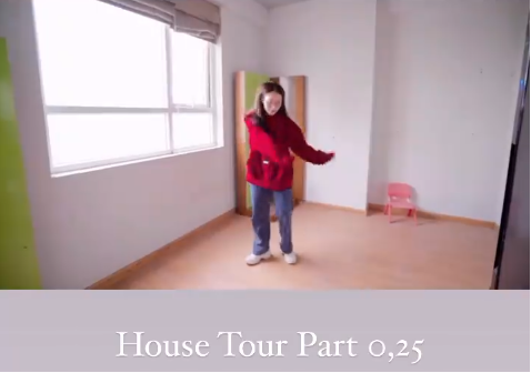 Theo đó, trong vlog mới nhất đăng tải đúng vào ngày 1/1, Trần Khánh Vy đã chia sẻ với khán giả về chuyện cô nàng đang tiến hành sửa nhà.