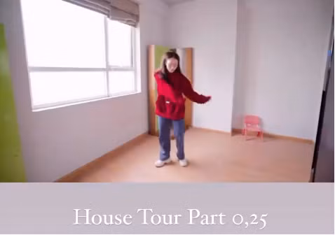 Theo đó, trong vlog mới nhất đăng tải đúng vào ngày 1/1, Trần Khánh Vy đã chia sẻ với khán giả về chuyện cô nàng đang tiến hành sửa nhà.