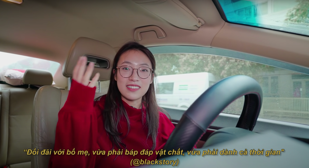 Trên thực tế, khi còn đi học, Khánh Vy cũng từng nghĩ tới chuyện này nhưng bản thân cô nàng luôn thích sống gần bố mẹ, lại cộng thêm chuyện là con út nên cô nàng cho rằng bản thân cần có trách nhiệm chăm sóc bố mẹ tốt hơn.