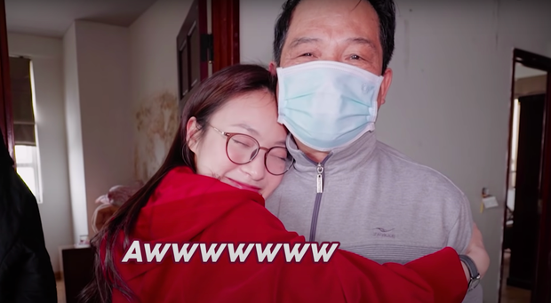 Cũng trong vlog này, Khánh Vy còn tiết lộ lý do vì sao trong khi rất nhiều người trẻ có ước mơ đi xa, đi đây đi đó, chẳng hạn như Nam tiến để lập nghiệp thì nữ MC Đường lên đỉnh Olympia lại chọn ở lại Hà Nội.