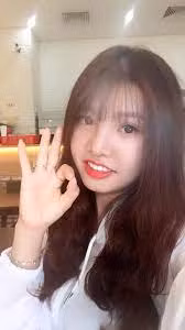 Trên trang cá nhân, Quách Phượng từng có lần chia sẻ về mối quan hệ giữa hai mẹ con, đặc biệt là sau khi cô có chồng mới: “Vì cuộc sống trước đây của mình chưa được tốt, còn phải cố gắng rất nhiều mới có được ngày hôm nay nên chưa thể sống cùng con trong thời gian vừa qua...